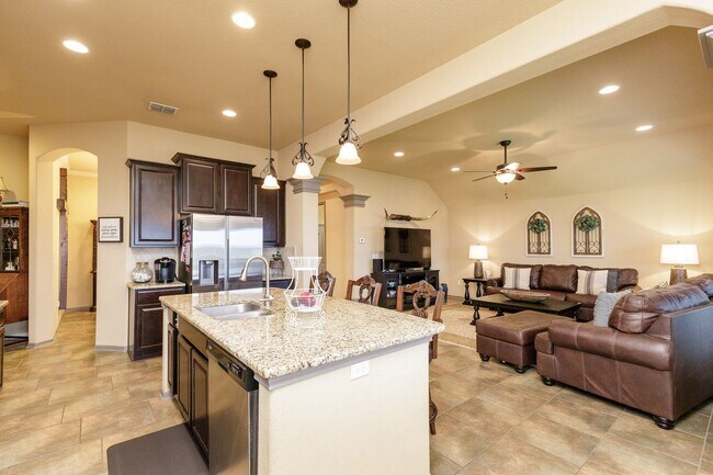 Building Photo - 7921 Pavo Real St