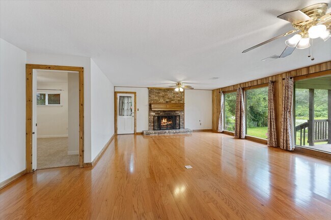 Building Photo - 11104 Quinlan North Lake Dr