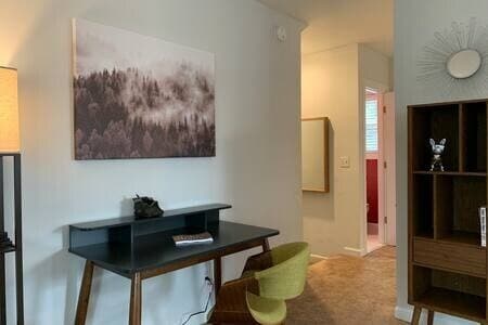 Building Photo - Fully Furnished!