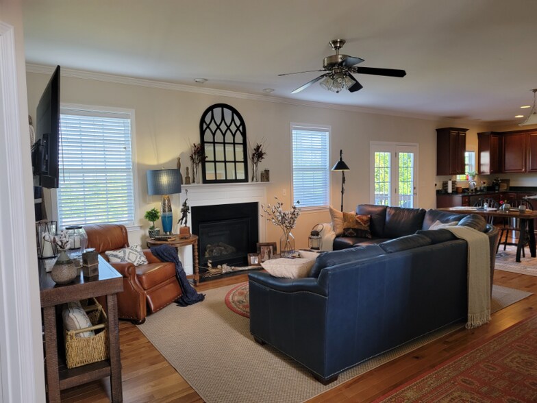 Building Photo - 2 Dansford Ln