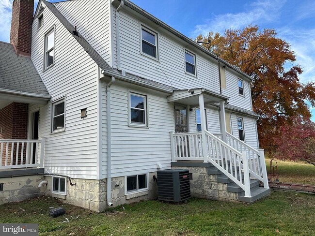 Building Photo - 905 Taskforce Dr