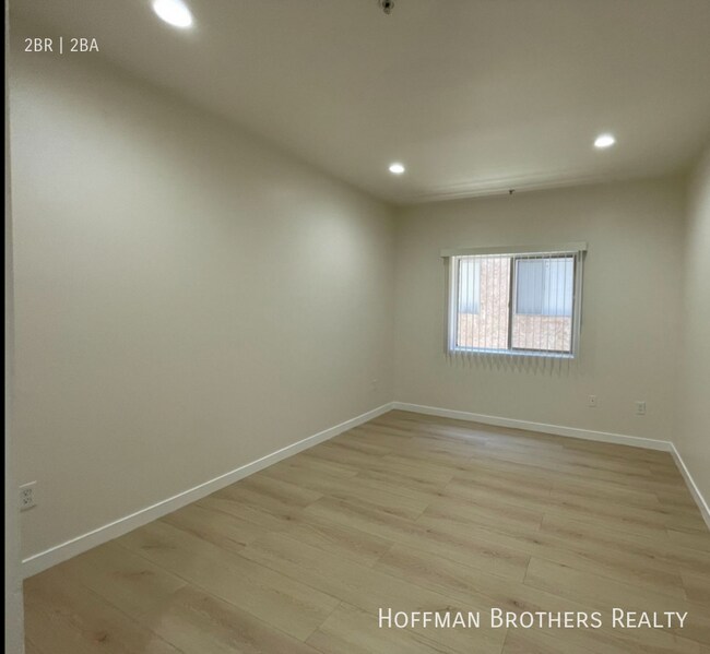 Building Photo - 10847 Fruitland Dr