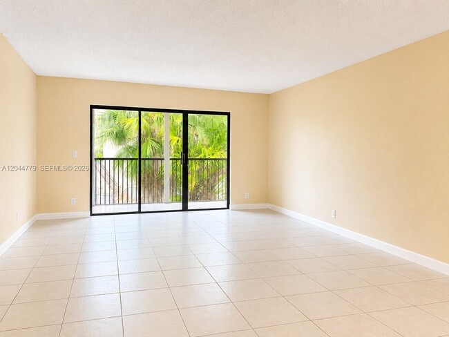 Building Photo - 405 Lakeview Dr