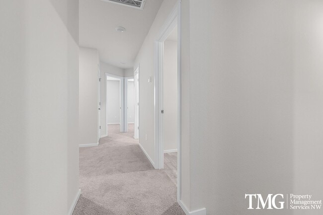 Building Photo - Wonderful 3 Bed 2.5 Bath Townhome in Orcha...