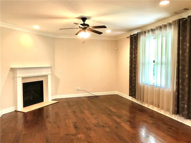 Building Photo - 656 Leland Pkwy