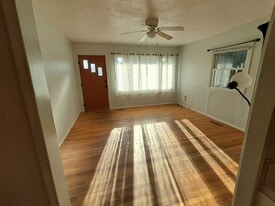 Building Photo - 1100 Hedgewood Dr