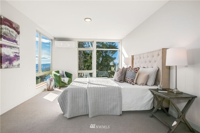 Building Photo - First Hill Modern 2-Bedroom Condo with Rooftop Views – Seattle