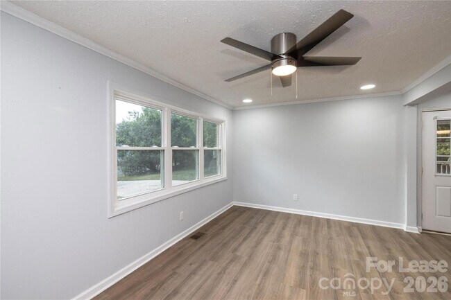 Building Photo - 420 Eastover Ave