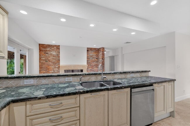 Building Photo - 2213 NE 16th St