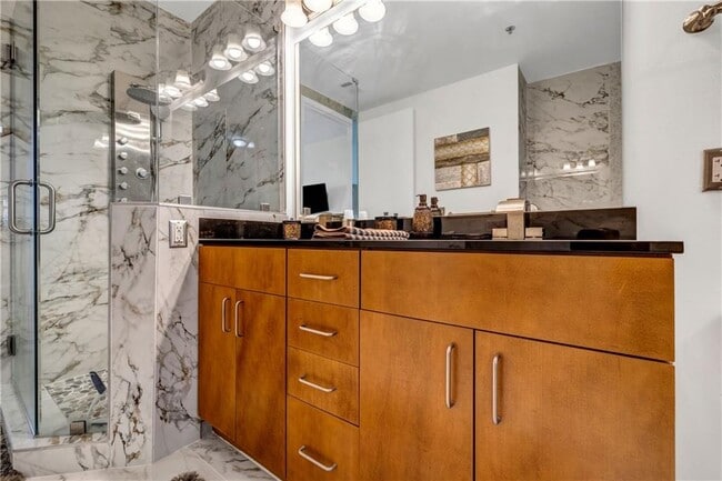 Building Photo - 711 Cosmopolitan Dr NE