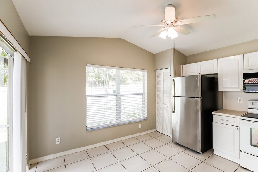 Building Photo - 7273 Burgess Dr