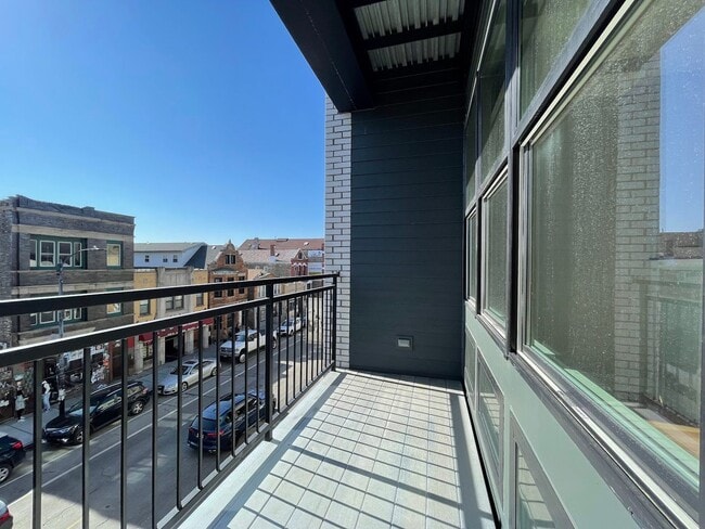 Building Photo - 1730 W 18th St