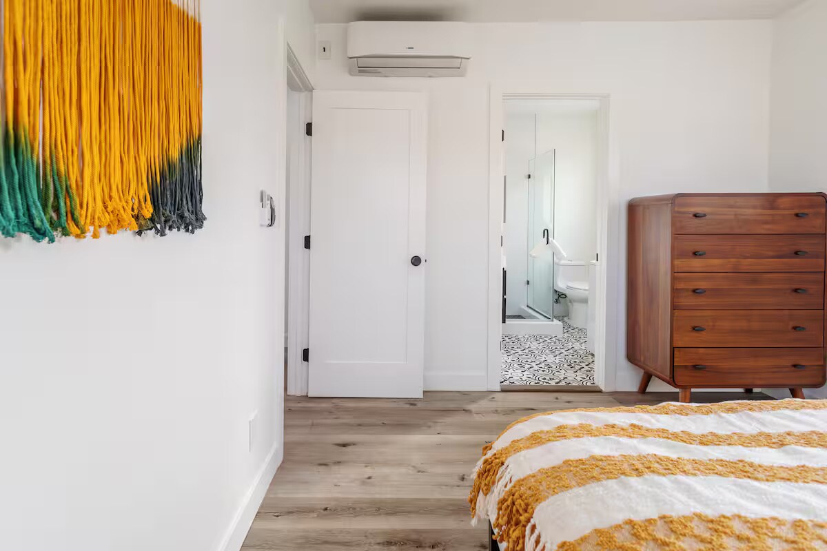 Building Photo - 331 1/2 N Alexandria Ave