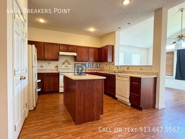 Building Photo - 4454 Breakers Point