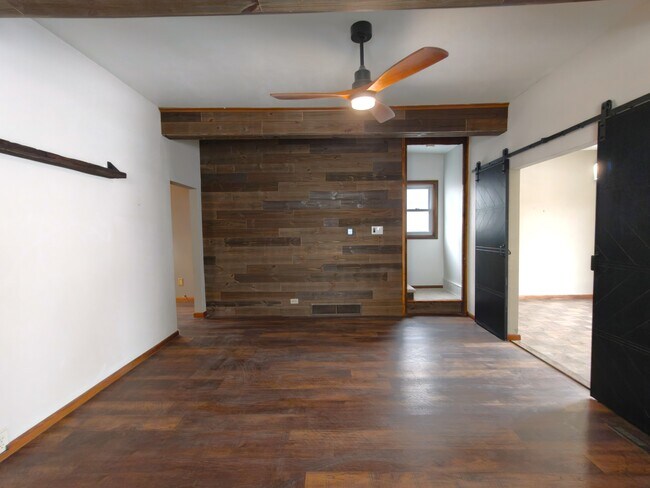 Building Photo - 1011 E Grand Ave