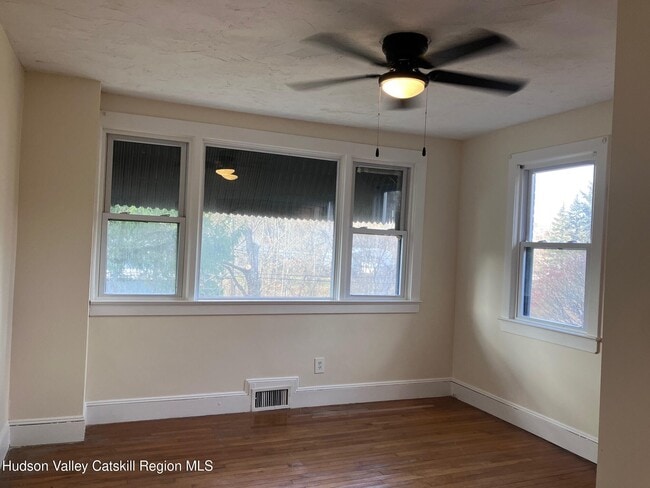 Building Photo - 274 N Rd