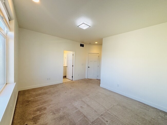 Building Photo - 3883 Komenda Ct