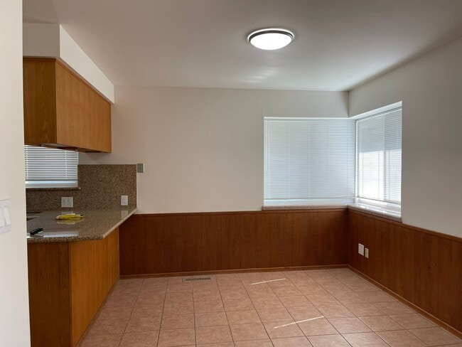 Building Photo - Newly renovated 3/2 Home in Quiet Neighbor...