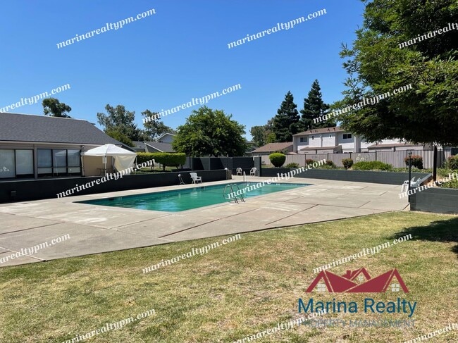 Building Photo - 211 Del Luz Ct