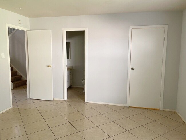 Building Photo - 3127 Glen Spring Dr