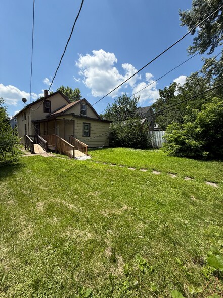 Building Photo - 597 Thomas Ave W