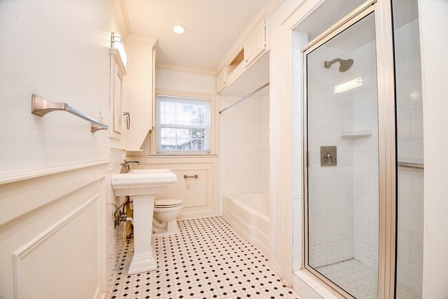 Building Photo - 609 Milwaukee St