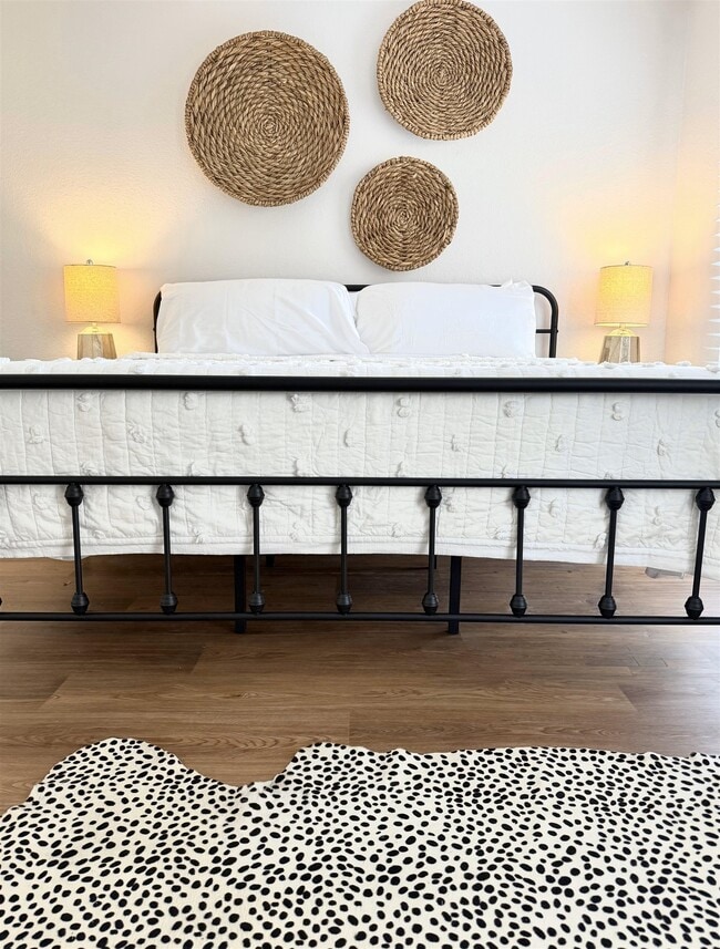 Building Photo - 307 Out Yonder