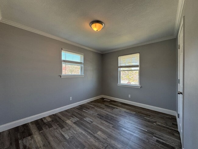 Building Photo - 1412 Carousel Rd