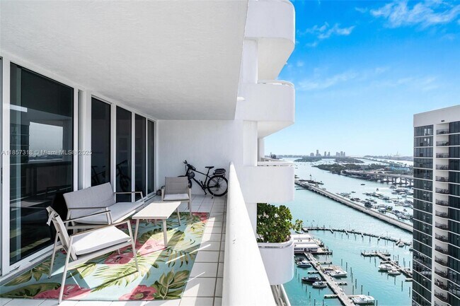 Building Photo - 1717 N Bayshore Dr