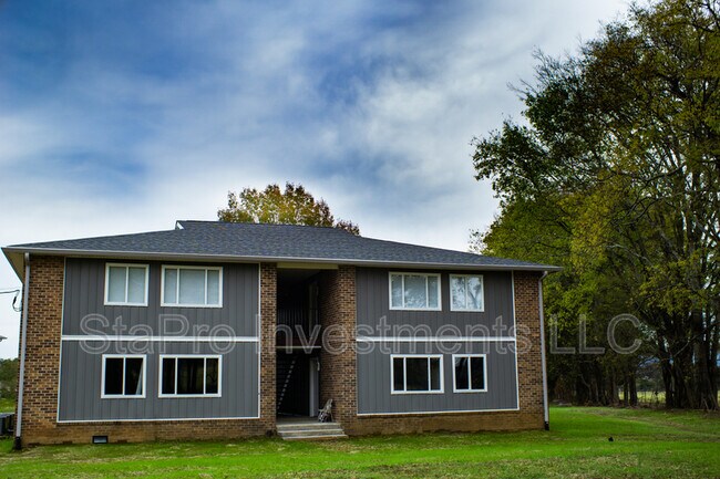 Primary Photo - 2360 Hamilton Ave