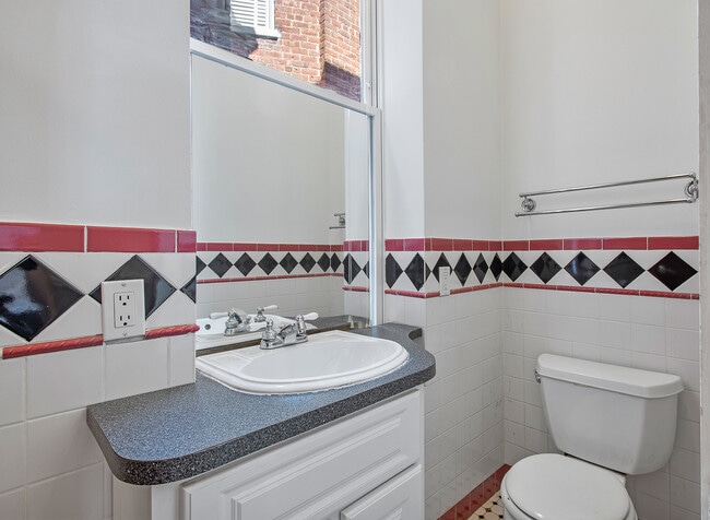 Building Photo - 2602 W Grace St