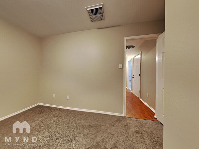 Building Photo - 3523 Avalon Castle Dr