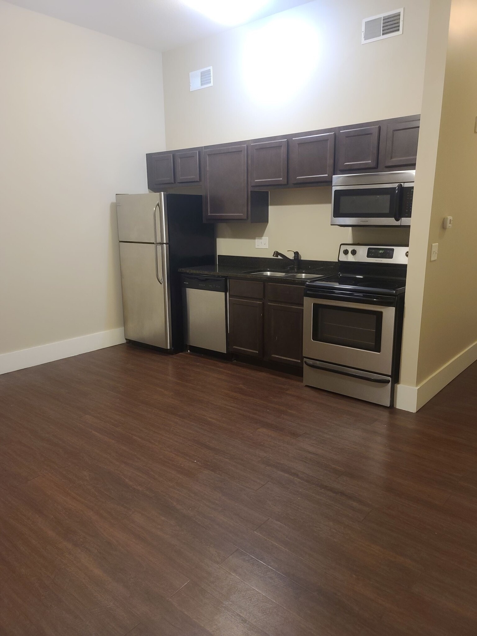 Building Photo - 411 N Brady St