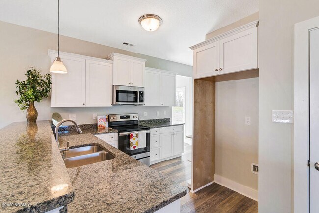 Building Photo - 202 Garland Shores Dr
