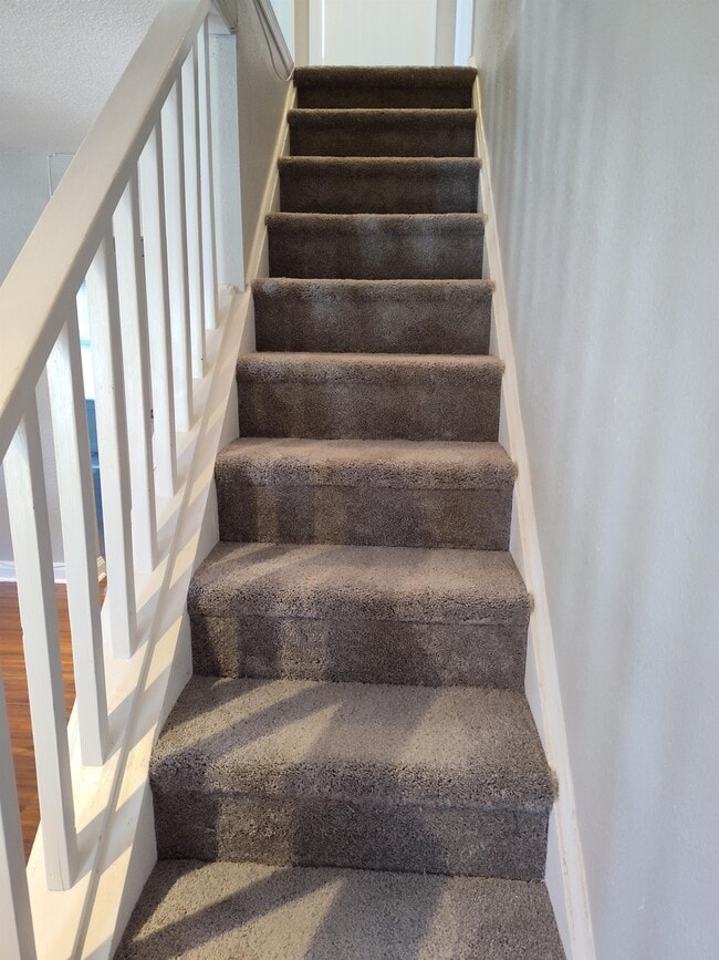 Building Photo - 1121 Elk Ave