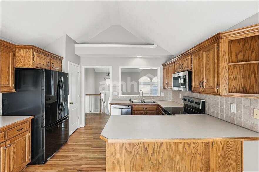 Building Photo - 2105 SW Eyrie Rd