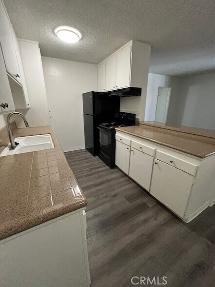 Building Photo - 685 E Vista Chino