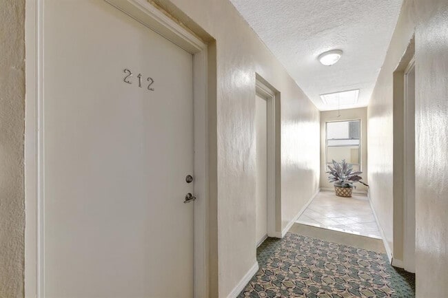 Building Photo - 2400 NE 33rd Ave