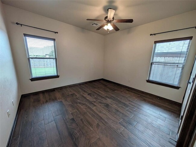 Building Photo - 6405 Bentwood Dr