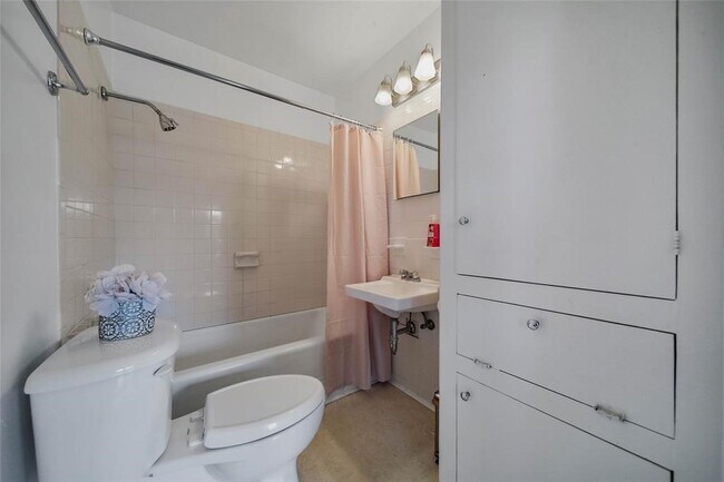 Building Photo - 4821 Rusk St