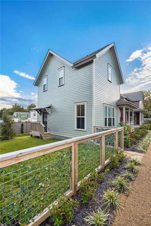 Building Photo - 267 E 11th St