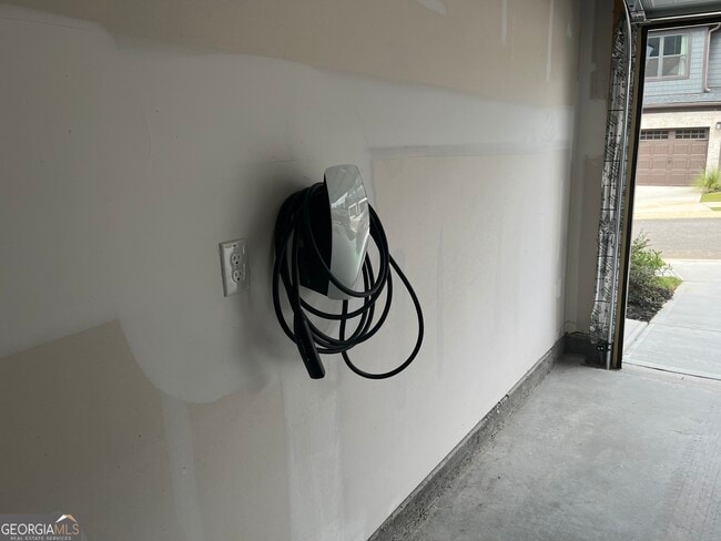 Building Photo - 555 Thatch Ter