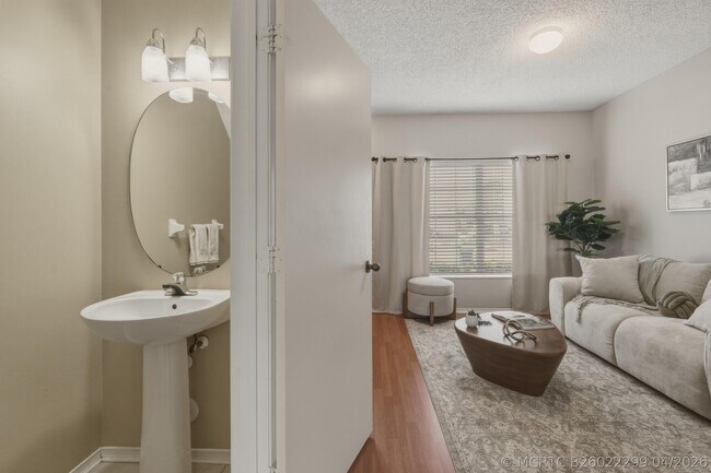 Building Photo - 16635 Hemingway Dr
