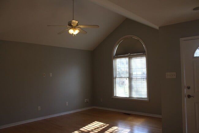 Building Photo - Great Rental Available in Chesterfield