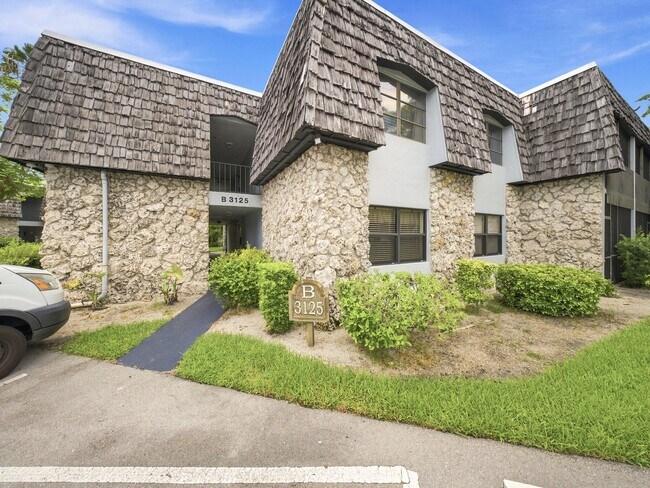 Building Photo - 3125 Oakland Shores Dr