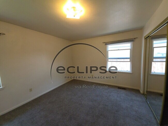 Building Photo - 721 Lee Dr