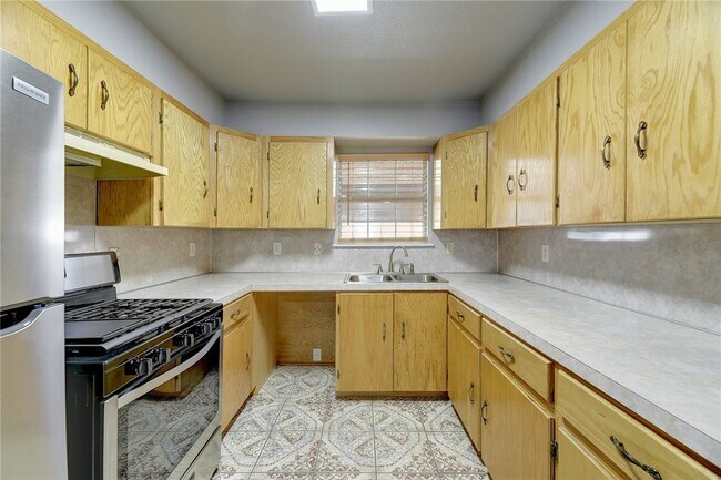 Building Photo - 6402 Santos St
