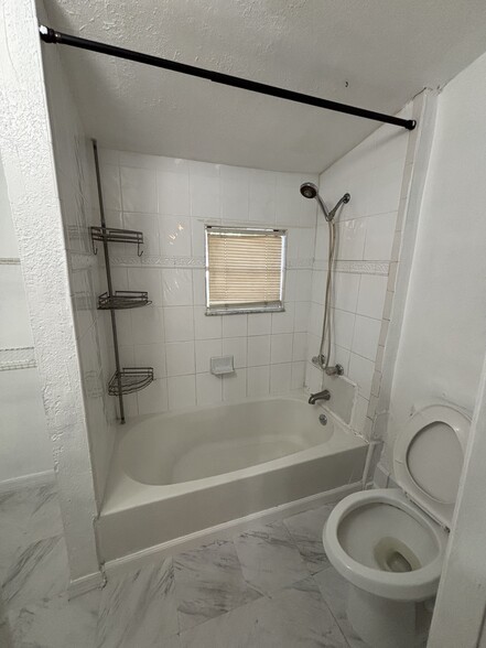 Building Photo - 2217 E 19th Ave
