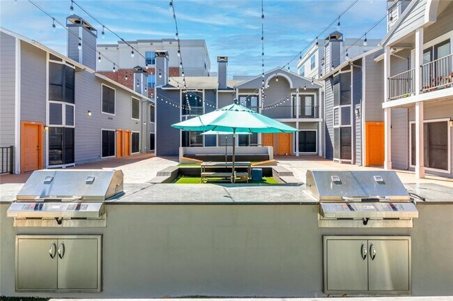 Building Photo - 2710 Nueces St