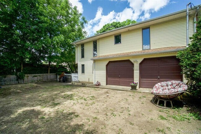 Building Photo - 2 Thorne Ct
